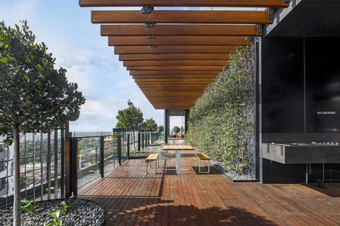 Premium Albert Park Grand Prix Apartment By Ready Set Host - Sydney Tourism 3