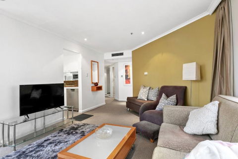 Quay West 2302 Self-Catering - Sydney Tourism 3