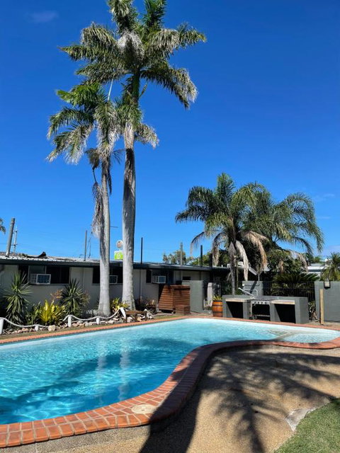 Queens Beach Hotel - Sydney Tourism 2