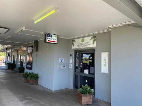 Queens Beach Hotel - Sydney Tourism 1