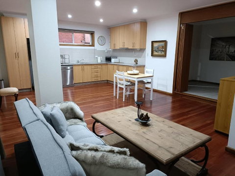 Quiet Nature-Filled Ground Floor Unit - Sydney Tourism 2