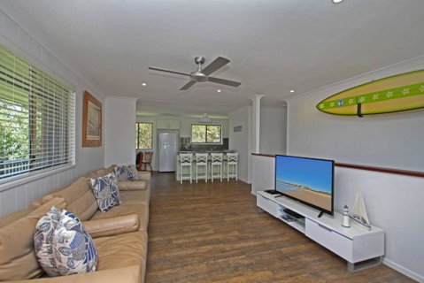 Red Door Beach House - Sydney Tourism 3