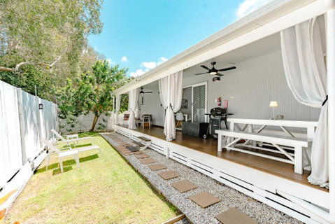 Private Outdoor Spa, Fire Pit, Cinema Room - THE COTTAGE COOLUM BEACH - Sydney Tourism 3