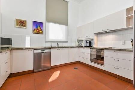 Aston On Church - Luxury Accommodation - Sydney Tourism 3