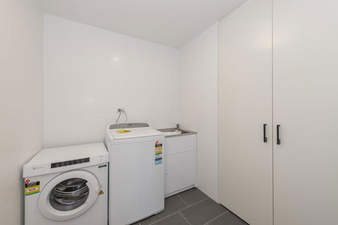 Astra Apartments Newcastle (Broadmeadow) - Sydney Tourism 3
