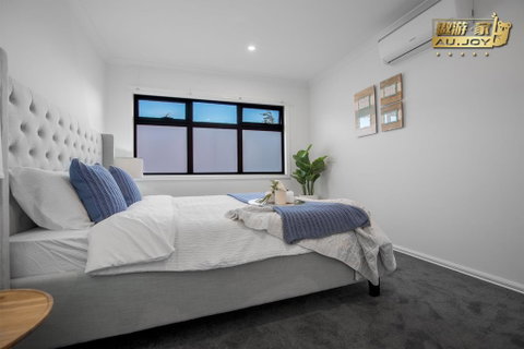 AU.JOY 3 Bed Townhouse Burwood 3 - Sydney Tourism 0