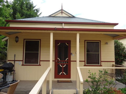 Autumn Affair Cottage 5 - Sydney Tourism 0