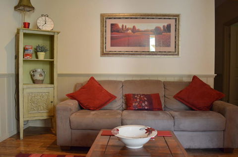 Autumn Affair Cottage 5 - Sydney Tourism 1