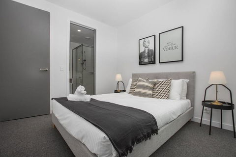  Green-hoodStunning 2 Bedrooms Apt@parkville - Sydney Tourism 1