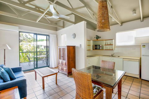 Baden 11 - Rainbow Shores, Couples Beachside Escape, Aircon, Pools - Sydney Tourism 0