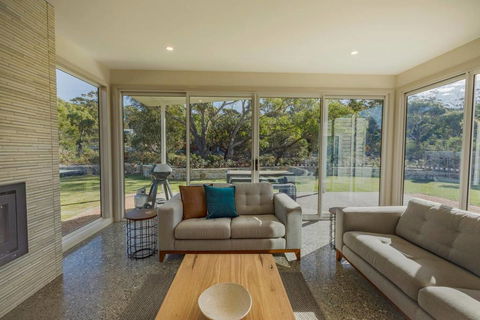 Baileys Beach House - Sydney Tourism 3