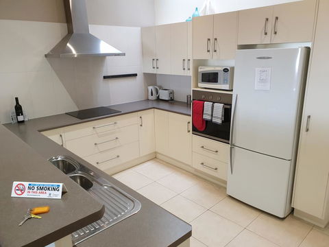 Balcony On Sixth Lodge - Sydney Tourism 3