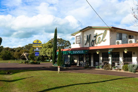 Bandicoot Motor Inn Hamilton - Sydney Tourism 0