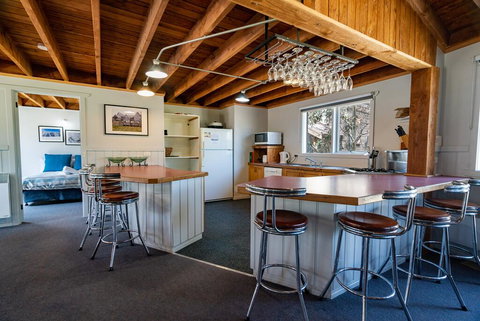 Banjo's Chalet, Alpine-getaways - Sydney Tourism 2