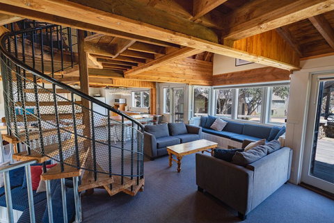 Banjo's Chalet, Alpine-getaways - Sydney Tourism 3