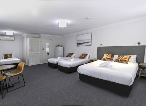 Batemans Bay Hotel - Sydney Tourism 2