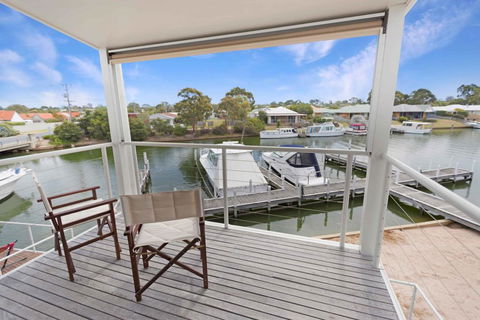 Beach 2 - Waterfront Villa And Beach - Sydney Tourism 0