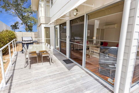 Beach 2 - Waterfront Villa And Beach - Sydney Tourism 2