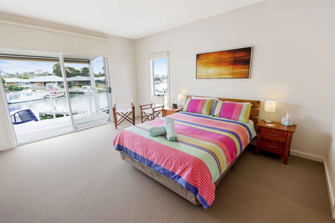 Beach 2 - Waterfront Villa And Beach - Sydney Tourism 1