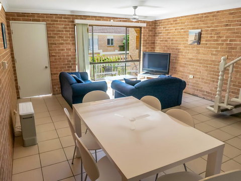 Beach Chalet 3 - Sydney Tourism 0