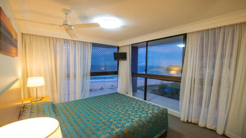 Beach House Seaside Resort - Sydney Tourism 3