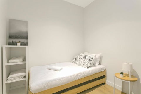 REST COLLECTION One Bedroom Apartment With Study - Sydney Tourism 3
