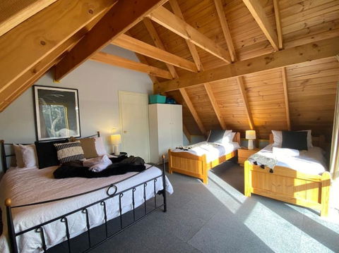 Reel & Relax: 3BR Beach House - Fish, Swim, Surf - Sydney Tourism 3