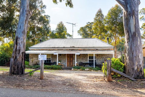 Reillys Wines Heritage Cottages - Sydney Tourism 1