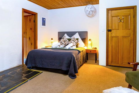 Reillys Wines Heritage Cottages - Sydney Tourism 2