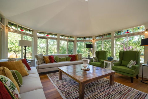 Rent Your Own Historic Hotel For Holidays & Events - Sydney Tourism 3