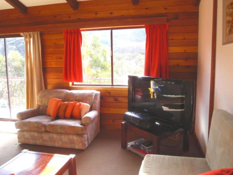 Retro 2 Bedroom Apartment - Sydney Tourism 3
