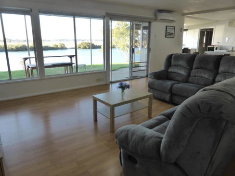 Riverfront Holiday House - Sydney Tourism 0
