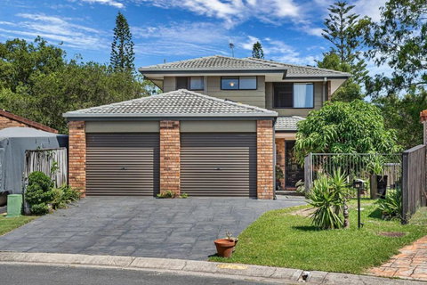 Riverfront Oasis In Elanora - Sydney Tourism 2