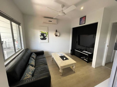 Relax At Trinity Beach Getaway, Blue Lagoon, Trinity Beach - Sydney Tourism 2