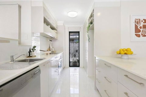 Riviera Road Miami - 4BRM Dual Villa - Sydney Tourism 3