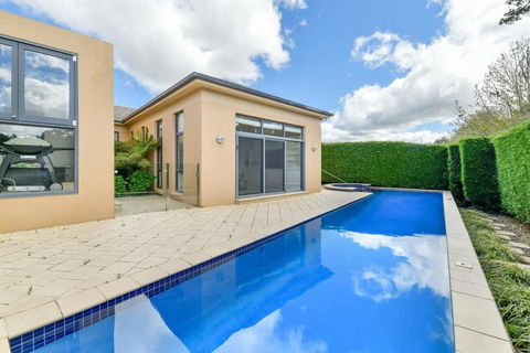 Roselawn Retreat - Pool, Incredible Views, Sleeps 8 - Sydney Tourism 3
