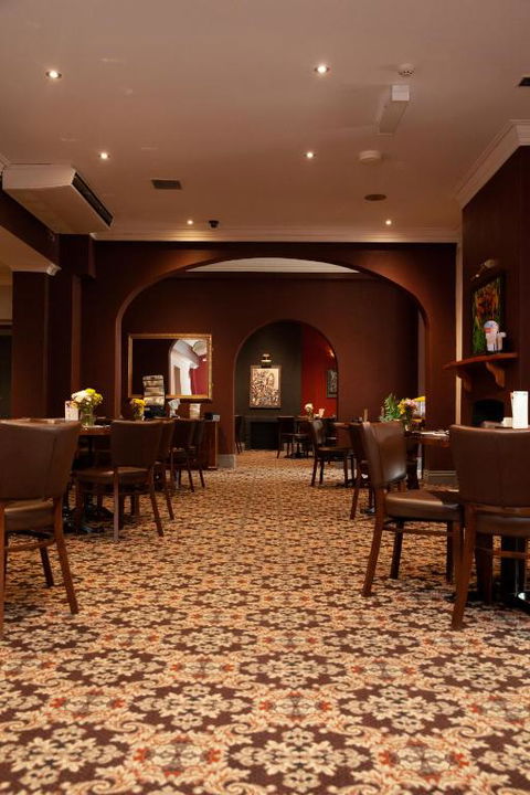Royal Hotel Singleton - Sydney Tourism 1