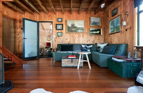 Rustic Barn By The Bay - Sydney Tourism 1