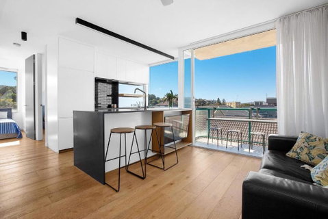 S16S - Bondi Vistas - Sydney Tourism 1