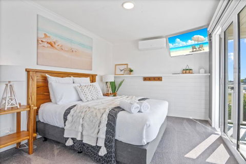 SALTAIR Beach House Right In Town - Sydney Tourism 1