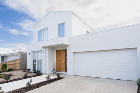 Saltwater Lux, 4 Bdrm, 3 Bath, Golf, Weddings, Beaches, Adventure Park - Sydney Tourism 0