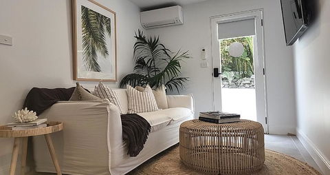 SALTY PALMS -Seaside Studio Apartment - Sydney Tourism 3