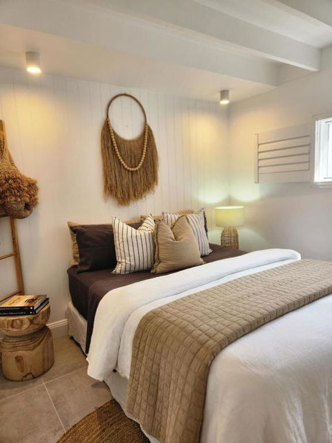 SALTY PALMS -Seaside Studio Apartment - Sydney Tourism 1