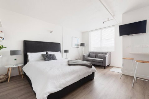 Sam\'s Bondi Top Floor Studio - Lift, View, Pool, Secure - Sydney Tourism 0