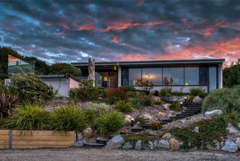 SALT Luxury Couples Villa - Sydney Tourism 3