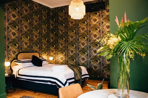 Rooms Of Renown - The Gilded Globe - Sydney Tourism 0
