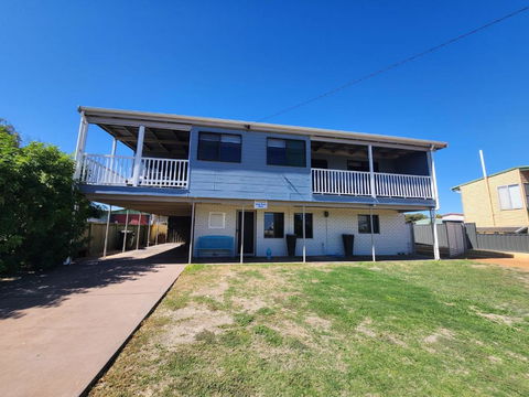 Sands Beach House - Sydney Tourism 1