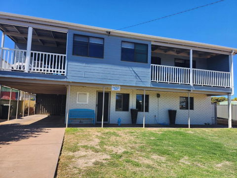 Sands Beach House - Sydney Tourism 0
