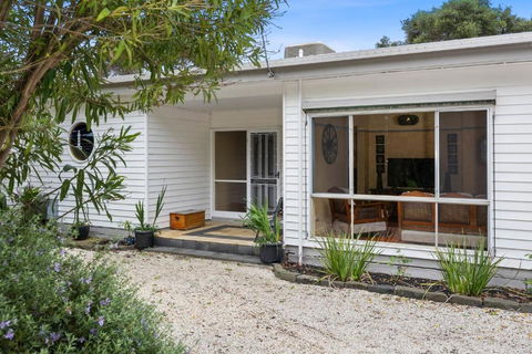 SANDY ANN At Lonnie - Sydney Tourism 1