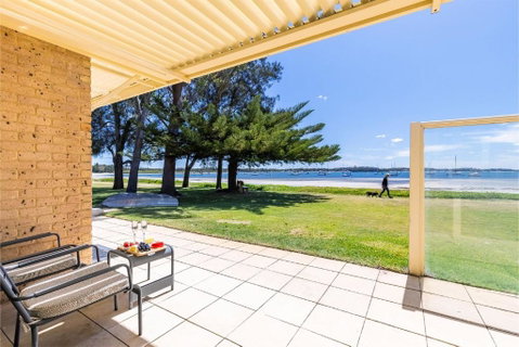 Sandy Beach House Corlette Unit 1 Waterfront WI-FI Aircon - Sydney Tourism 2